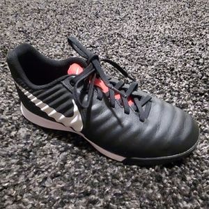 Nike Tiempo Boys Size 4Y